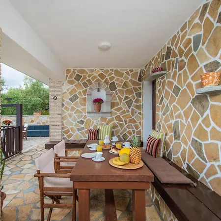 The Stone House Holiday home